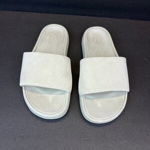 Lululemon restfeel slides Size 6 White Used Slipper
